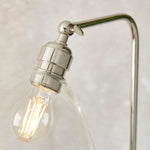 Afbeelding laden in galerijweergave, Clarione Art Deco vloerlamp met heldere glazen kap en metalen voet