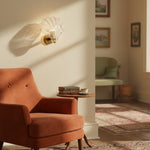 Afbeelding laden in galerijweergave, Shellora Stijlvolle Schelp Wandlamp – Sculpturale Glas- en Metaal Wandlamp voor Thuis N44