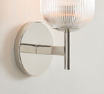 Afbeelding laden in galerijweergave, Bravira geribbelde glazen wandlamp - metalen wandlamp met heldere glazen kap