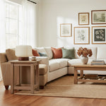 Afbeelding laden in galerijweergave, Tivo Japanse Geribbelde Lampenkap Compacte Tafellamp - Een Minimalistisch Papieren Lantaarn Ontwerp met Houten Voet