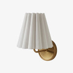 Afbeelding laden in galerijweergave, Ruffmeto Stoffen Wandkandelaar – Met geplooide details op een Sculpturaal Metalen Frame voor Studiekamer of Gang