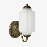 Bild in die Galerieansicht laden, Eloise Messing Wandleuchte – Elegante Milchglas Vintage Beleuchtung
