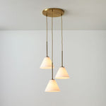 Afbeelding laden in galerijweergave, Conica 3-licht kegel kroonluchter - sculpturale glazen hanglamp moderne stijl