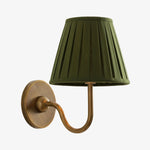 Afbeelding laden in galerijweergave, Luvora vintage geplooide kap wandlamp - moderne messing linnen wandverlichting