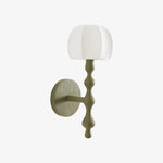 Cargar imagen en el visor de la galería, Lámpara de pared Savara moderna con base curva – Pantalla de tela suave y difusa para pasillos y salas de estar