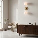 Charger l'image dans le visualiseur de la galerie, Applique murale en fer Arden Glass à 2 lumières - Design moderne courbé pour salle de bain ou couloir