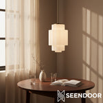 Afbeelding laden in galerijweergave, Antieke messing hanglamp met meerdere niveaus en opaalwit glas