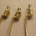 Załaduj obraz do przeglądarki galerii, Złote Mosiężne Uchwyty do Szafek Thinker – Metalowe Uchwyty do Szuflad i Gałki do Toaletki