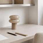 Cargar imagen en el visor de la Galería, Lámpara de Mesa Orra Geométrica Diseño Moderno para Mesita de Noche y Sala