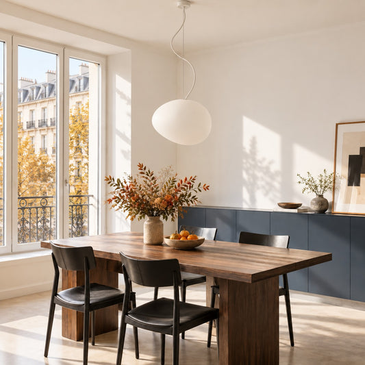 Suspension en verre opalin Stonea pour intérieurs modernes