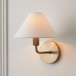 Afbeelding laden in galerijweergave, Diora Wandlamp - Moderne Messingarmatuur met Elegante Kap