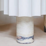 Afbeelding laden in galerijweergave, Cavilon Tafellamp met Waaier-vormige Linnen Kap - Steenafwerkingen Geschikt voor Woonkamers