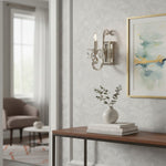 Afbeelding laden in galerijweergave, Talonis Kristal Accent Wandlamp – Gebogen Chroom Armontwerp voor Woon- en Halruimtes