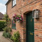 Afbeelding laden in galerijweergave, Boxar Buitenmuurlantaarn – Metalen Frame en Helder Glas voor Veranda's of Entrees