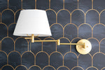 Bild in die Galerieansicht laden, Ornato Luxe Messing Schulhaus Wandleuchte - Art Deco Wandleuchte mit weißem Schirm