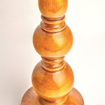 Afbeelding laden in galerijweergave, Grainora Tafellamp met Houten Nerf Basis – Stoffen Lampenkap voor Woonkamers