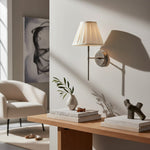 Afbeelding laden in galerijweergave, Cremaris metalen wandlamp met stoffen kap - tijdloze wandlamp voor binnenverlichting