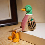 Carica l'immagine nella visualizzazione Galleria, Ornamenti di animali con gambe pendenti intagliati a mano in legno