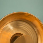 Afbeelding laden in galerijweergave, Brushed brass shade texture close view