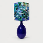 Afbeelding laden in galerijweergave, Green botanical fabric ceramic table lamp on plain background