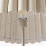 Afbeelding laden in galerijweergave, Velura Staande Vloerlamp - Beige Linnen Lampenkap en Metalen Voet