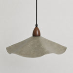 Cargar imagen en el visor de la Galería, Vintage Wavy Pendant Light with Aged Metal Shade