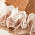 Bild in die Galerieansicht laden, Close-up of the pleated shade and soft fabric trim