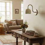 Cargar imagen en el visor de la Galería, Curva Aplique de Pared Industrial de Metal - Brazo Curvo de Latón - Lámpara con Cúpula Martillada