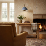 Cargar imagen en el visor de la Galería, Curva Aplique de Pared Industrial de Metal - Brazo Curvo de Latón - Lámpara con Cúpula Martillada