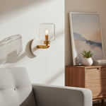 Cargar imagen en el visor de la Galería, Lámpara de Pared Moderna de Mármol Korlisse - Latón Vintage y Acento de Vidrio Transparente para Sala de Estar y Pasillo