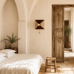 Cargar imagen en el visor de la Galería, Geometric Resin Wall Light With Metal Pull Chain