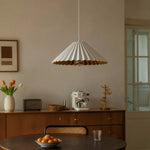 Cargar imagen en el visor de la Galería, White pleated pendant lamp above a small dining table