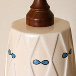 Carica l'immagine nella visualizzazione Galleria, close view of diamond ceramic shade and blue petal detail