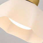 Bild in die Galerieansicht laden, Milk glass shade edge and soft diffusion detail