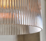 Afbeelding laden in galerijweergave, Bravira geribbelde glazen hanglamp - elegante keuken eilandlamp