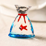 Załaduj obraz do przeglądarki galerii, Triangular glass goldfish ornament on a tabletop