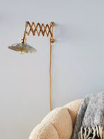 Afbeelding laden in galerijweergave, Furium gegolfde accordeon stekker-wandlamp - messing muurlamp elegantie