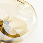 Afbeelding laden in galerijweergave, Glissora glazen tafellamp – zachte sculpturale glazen vorm voor woonkamer of slaapkamer