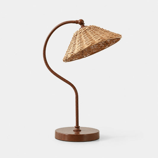 Tafellamp met handgeweven rotan kap en gebogen metalen frame