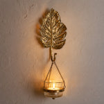 Afbeelding laden in galerijweergave, Antique-gold leaf hook styled with a candle holder