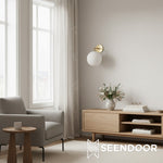 Afbeelding laden in galerijweergave, Selvion Artistieke Globe Wandlamp - Handgemaakte Glazen Sculpturale Wandlamp