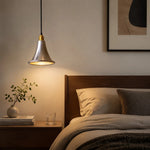 Cargar imagen en el visor de la Galería, Pendant light used as bedside accent lighting