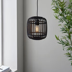 Charger l’image dans la visionneuse de la galerie, Lampe suspendue réglable en bambou Yumeko - Plafonnier à cage naturelle parfait pour les salons et salles à manger