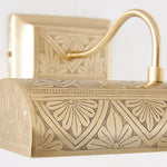 Afbeelding laden in galerijweergave, Aurix Gesneden Wandlamp - Een Klassiek Retro Ontwerp Perfect voor het Tonen van Kunstwerken of het Creëren van een Leeshoekje