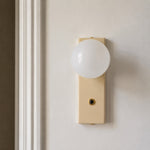 Cargar imagen en el visor de la Galería, Front view of compact globe wall light on wall