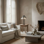 Afbeelding laden in galerijweergave, TF Astoria Art Deco Tiffany-tafellamp – Geslepen en iriserende kap voor slaapkamer of woonkamer