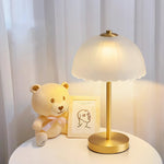 Bild in die Galerieansicht laden, Kleine Schirm-Tischlampe