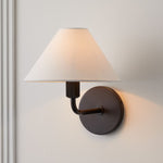 Afbeelding laden in galerijweergave, Diora Wandlamp - Moderne Messingarmatuur met Elegante Kap