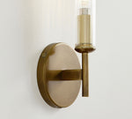 Afbeelding laden in galerijweergave, Bravira geribbelde glazen wandlamp - buis metalen lamp in klassieke afwerkingen