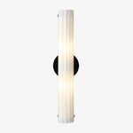 Afbeelding laden in galerijweergave, Trenia stalen wandlamp met melkglas kap - verticaal geribbeld ontwerp